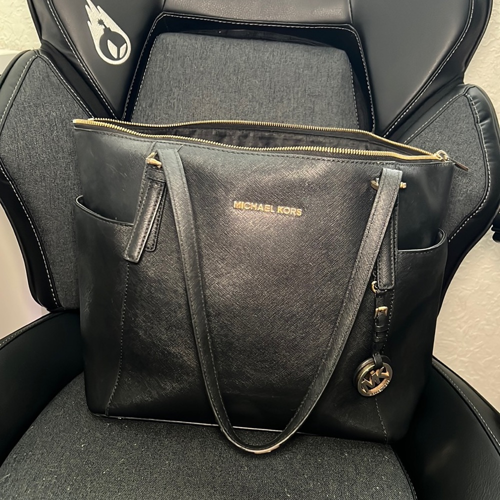 Micheal Kors Jet Set Travel Large Saffians Bag